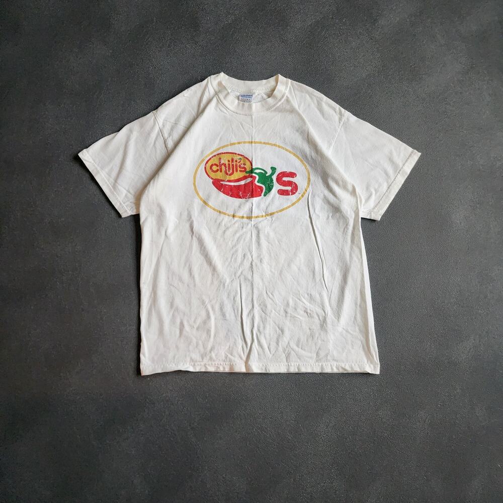 Vintage 90's Chili's Restaurant White Gildan Tag Shirt Large